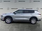 2025 Mitsubishi Outlander ES image 2
