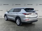 2025 Mitsubishi Outlander ES image 3