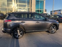 2018 Toyota RAV4 LE AWD