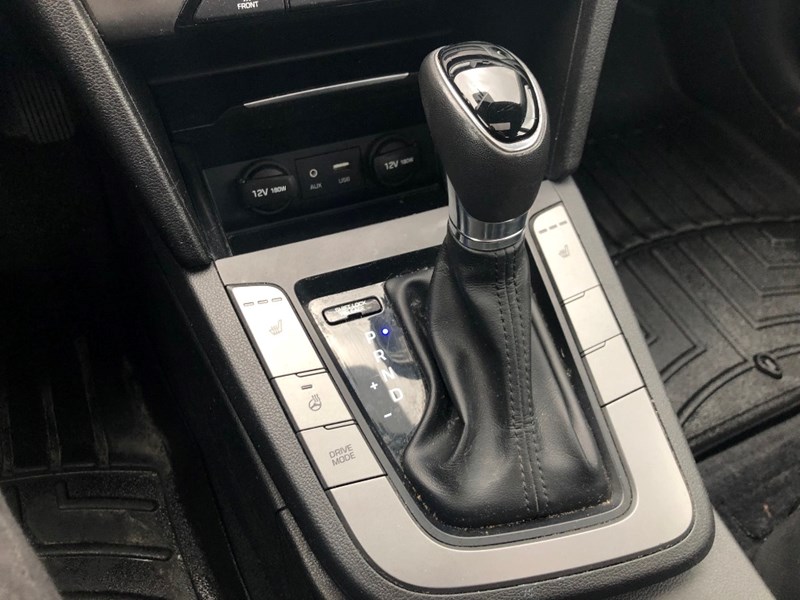 2017 Hyundai Elantra Limited | 2 Sets of Wheels Included!