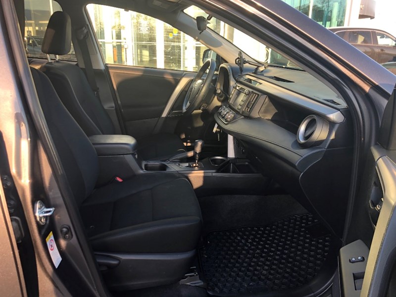 2018 Toyota RAV4 LE AWD