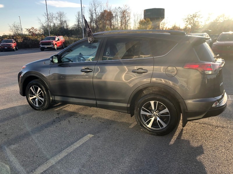 2018 Toyota RAV4 LE AWD