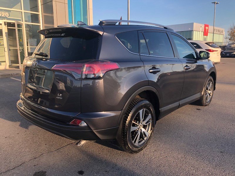 2018 Toyota RAV4 LE AWD