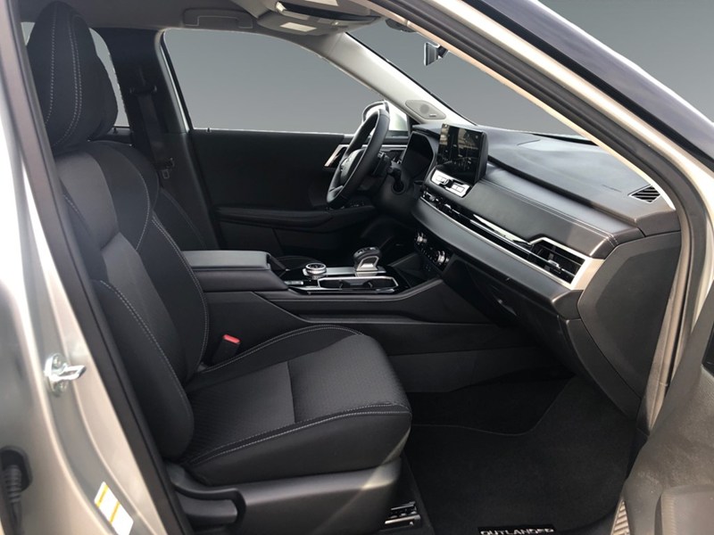 2025 Mitsubishi Outlander ES S-AWC | 7-Passenger