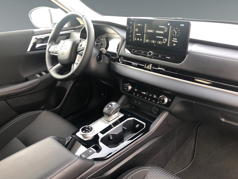 2025 Mitsubishi Outlander ES S-AWC | 7-Passenger