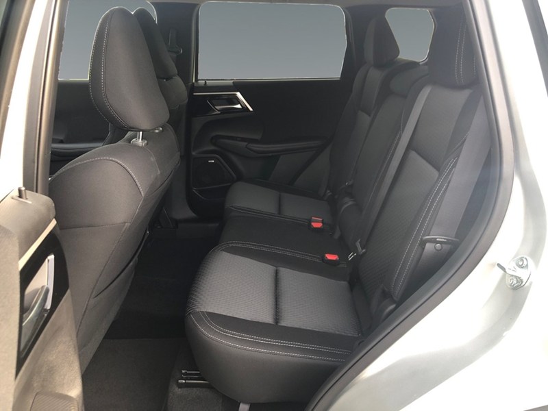 2025 Mitsubishi Outlander ES S-AWC | 7-Passenger