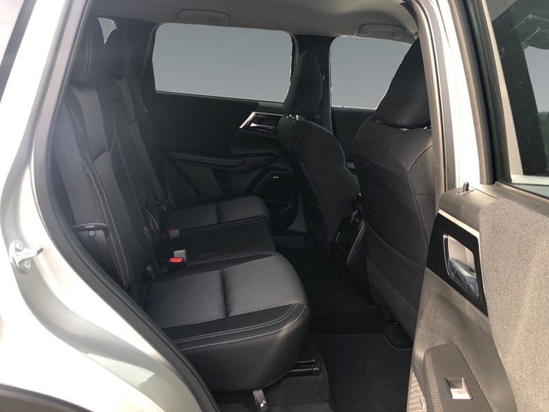 2025 Mitsubishi Outlander ES S-AWC | 7-Passenger