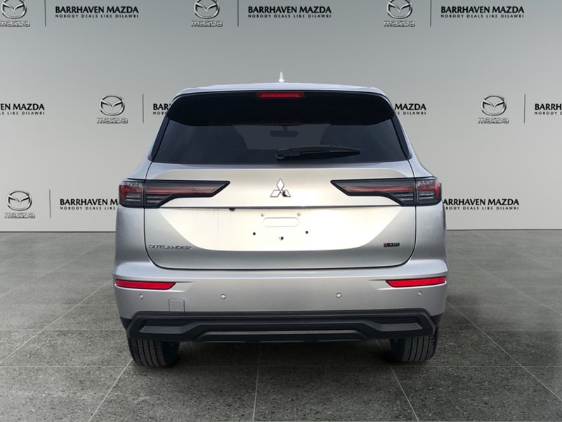 2025 Mitsubishi Outlander ES S-AWC | 7-Passenger