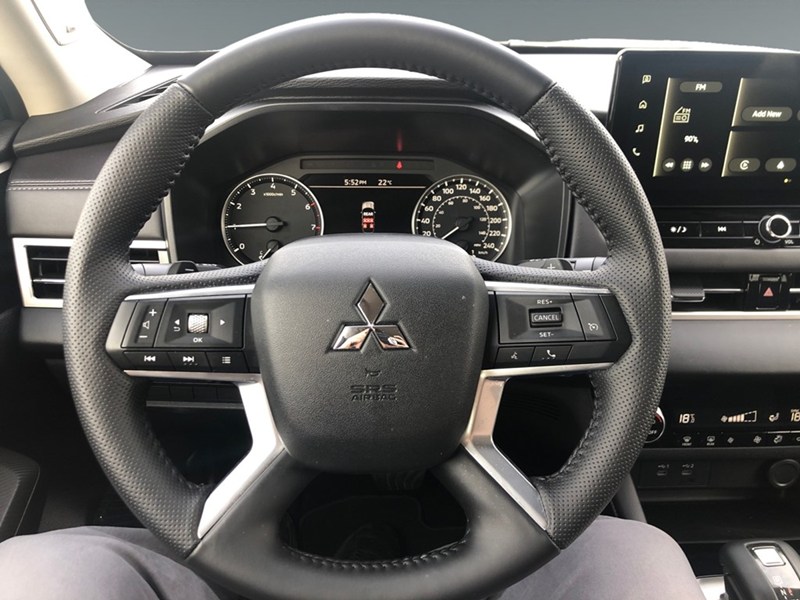 2025 Mitsubishi Outlander ES S-AWC | 7-Passenger
