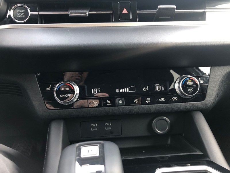 2025 Mitsubishi Outlander ES S-AWC | 7-Passenger